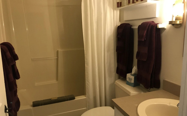 Inn at Millrace Pond