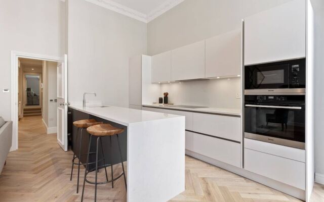 Elegant 3 Bed Apt W Terrace Near Kensington