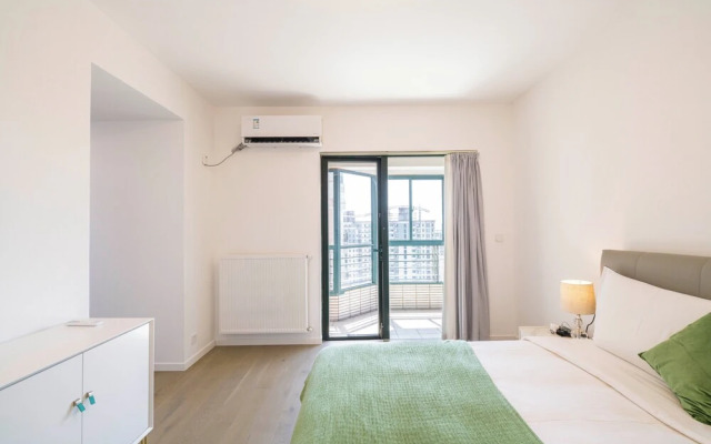 Tyms Elegant 4BR 2BA Apt in Xujiahui