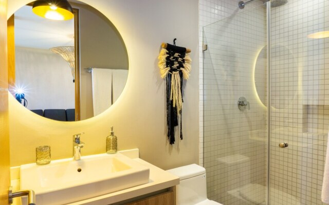 The Boat 308 2 Bedroom Condo by Redawning