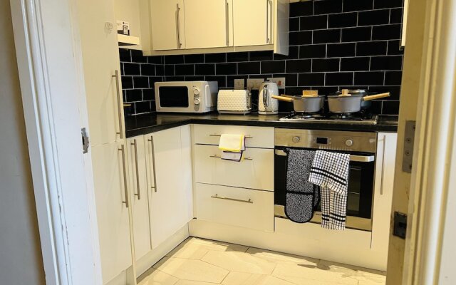 Charming 3-bed House in Levenshulme, Manchester