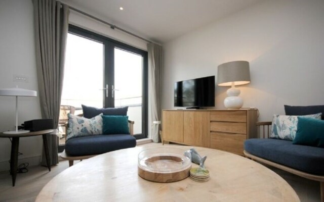 9 The Salterns, Chichester 402415