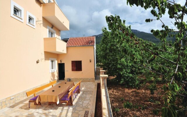 Amazing Home in Kastel Stari With Wifi and 6 Bedrooms