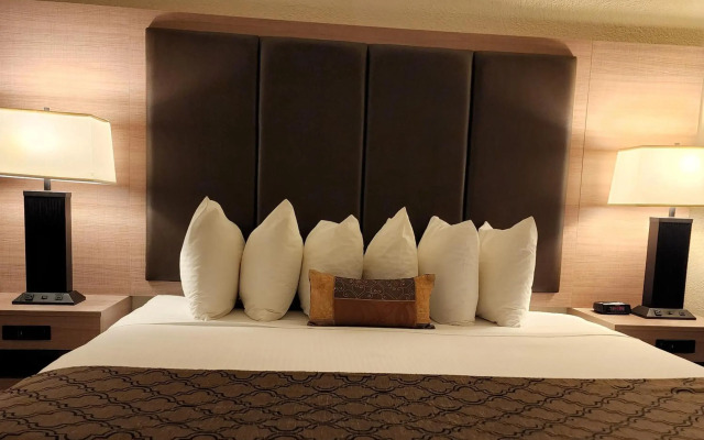 Ramada by Wyndham Lloydminster