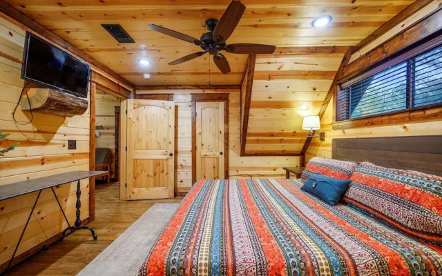 Sugar Mama Cabin for 10!