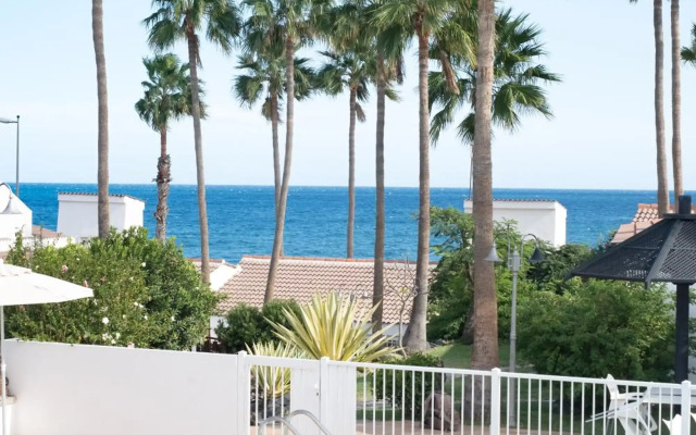 Bungalows Side Shore