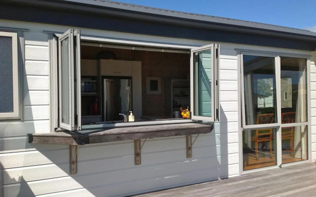 Kowhai Retreat - Matarangi Holiday Home