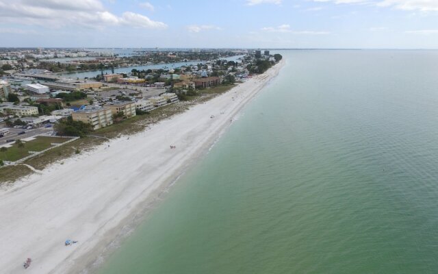 Cozy 5th Floor Waterview Condo