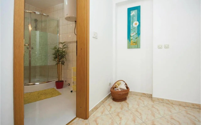 Three-Bedroom Apartment in Pirovac