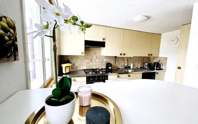 Einzigartige Schöne Altbau- Wohnung Im Zentrum