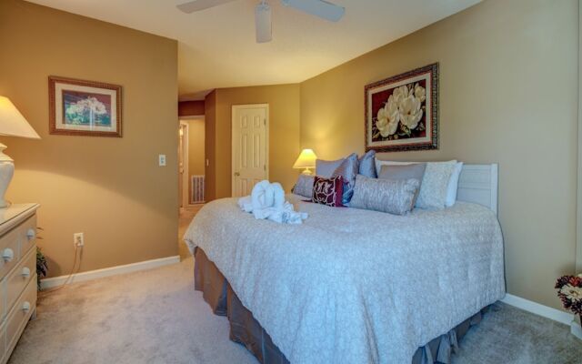 Colonnade Club 200 by Vtrips