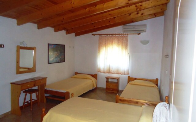 Almyra Apartments & Studios