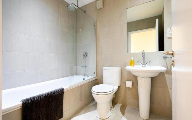 Modern and Spacious 1 Bed Apartment City Centre