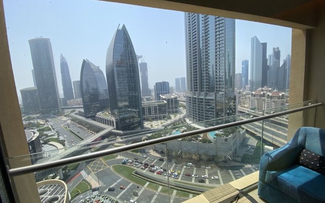 SuperHost - Glamorous Apt with Terrace Overlooking Skyline I Address Dubai Mall