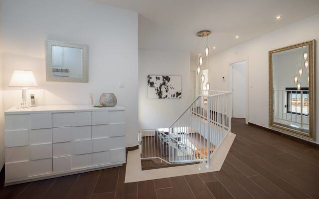Villa Salt - 10 people, heated pool, Trogir, near beach & Split airport