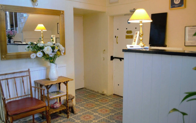 Lowbyer Manor Country House