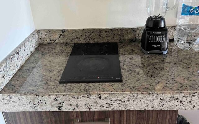 Luxurious Condo Studio 5 Minutes Beach