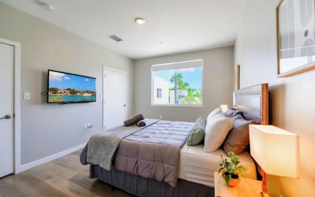 Stylish Townhouses by Design District