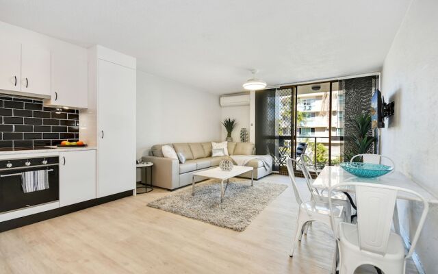 Mooloolaba Apartment with Marina Views