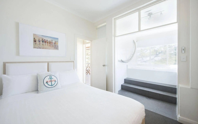Seawall Apartments