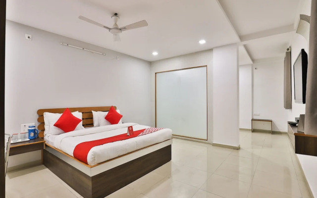 OYO 13776 Hotel Grand Sahara
