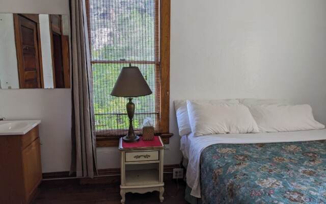 The Oliver House - Adults Only