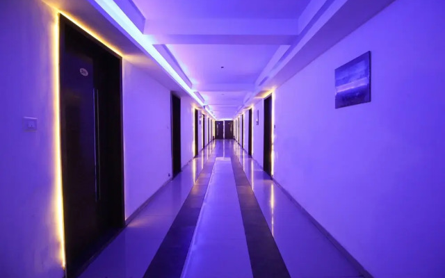 OYO 5122 Hotel Midway Residency