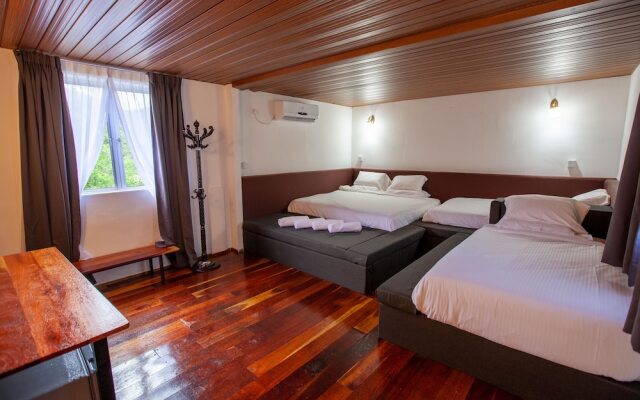 Pavilion Inn Hotel