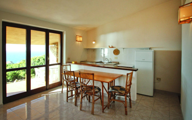 Apartment in Costa Paradiso with garden furniture