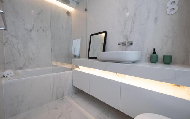 Augusta 229-5E-City Center Apt- Balcony & Elevator