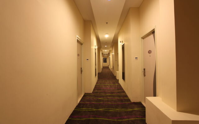W Three Premier Hotel Lagaligo