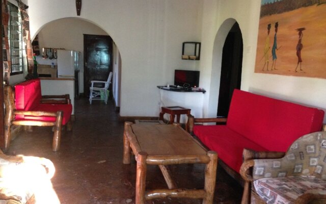 Villa Dora and Holly