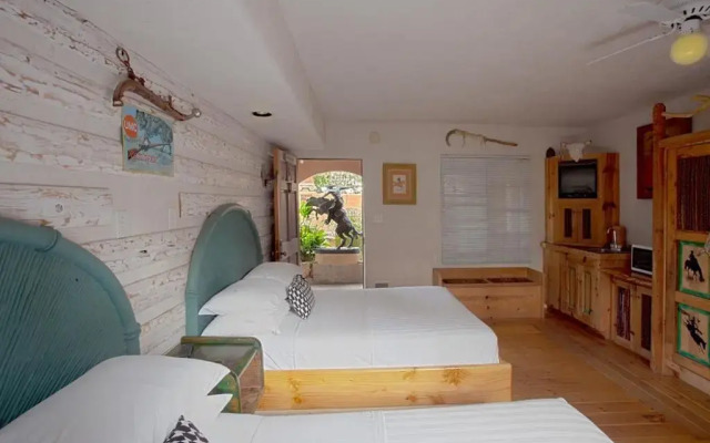 Les Artistes Inn