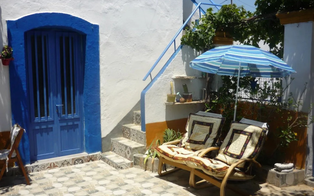 Traditional Villa 7 Mins Drive From Haraki Beach