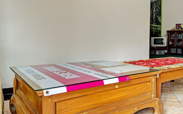 OYO 93422 Villa Tirto