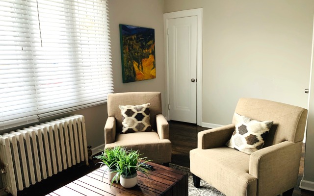 Great 6 Bedroom Peaceful Family Retreat in the University District