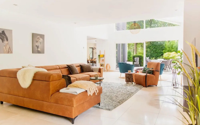 Lanaken Retreat Pool Jacuzzi and Sauna