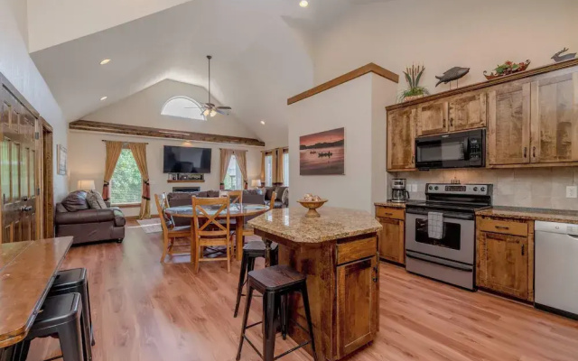 Hickory Hideaway - Communal Pool Access