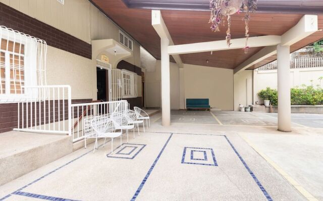 OYO 122 The Peak Pines Pension