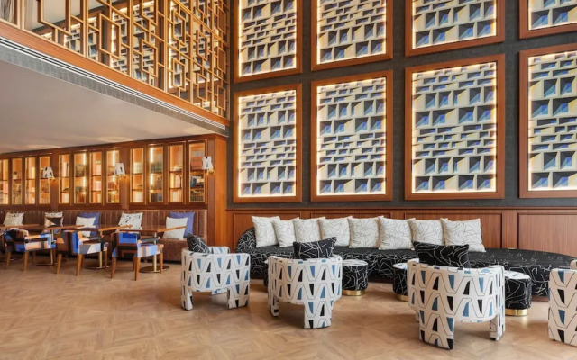 Wine & Books Porto Hotel