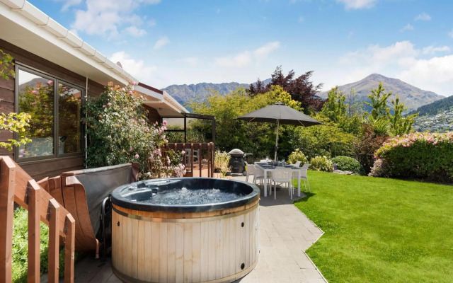 Tranquil Heights Holiday Home