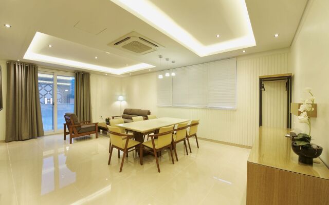 Hotel B