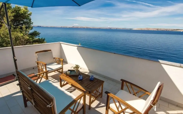 Sunny Beachfront Jablanac Apartments