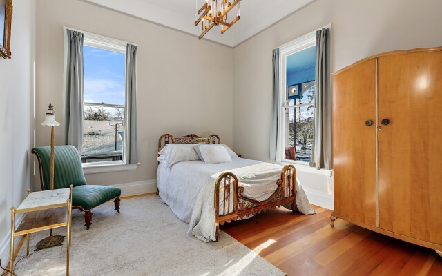 Barclay Klum House by WanderLodges