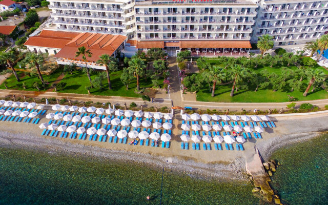 Calamos Beach Family Club Hotel