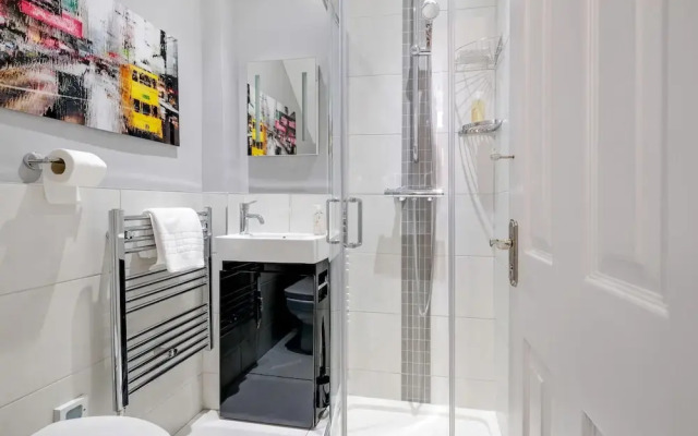 Luxury 3 Bedroom 2 Bathroom House Fulham