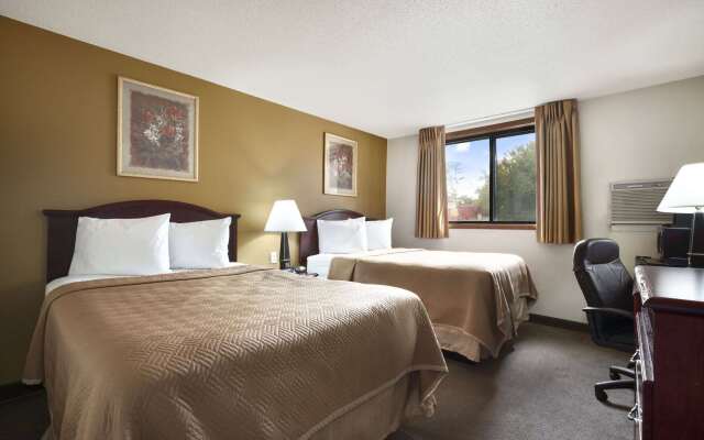 Travelodge by Wyndham La Porte/Michigan City Area