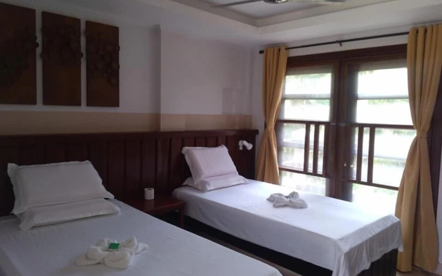 Ferellee Beachfront Inn