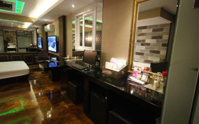 Lazzi Hotel