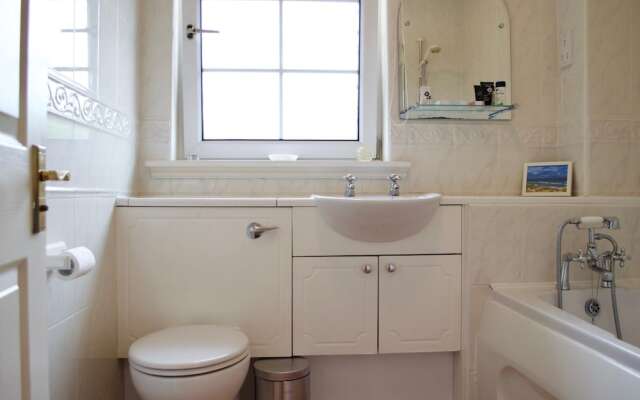 Bright 1 Bedroom Apartment In Edinburgh